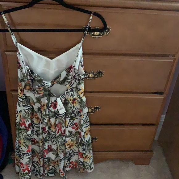 Flared dress with bow in the back - Picture 2 of 3